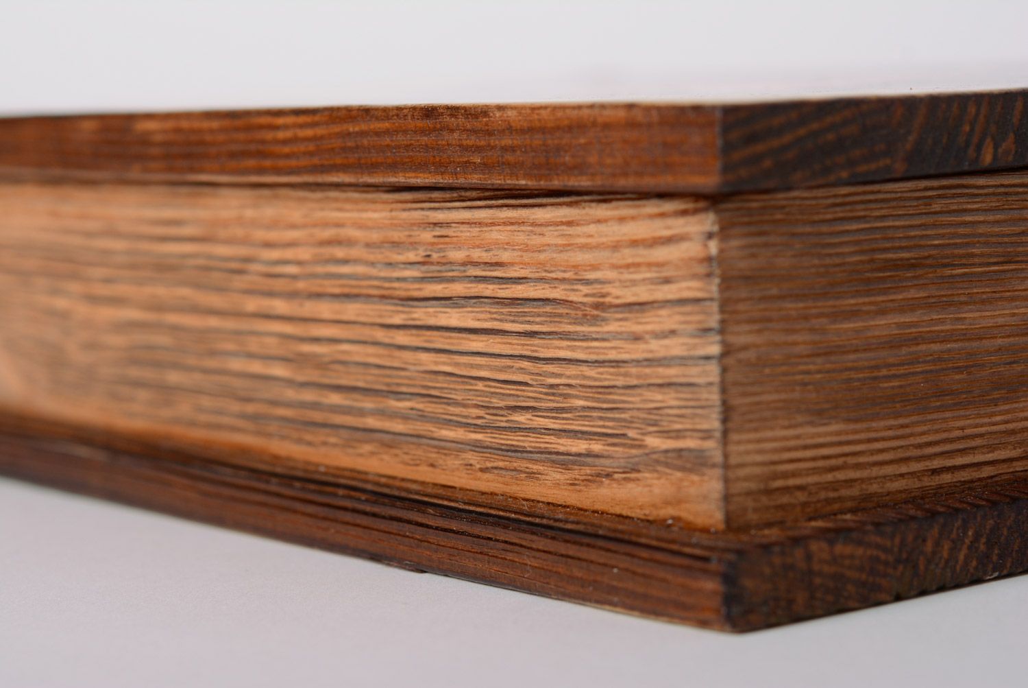 Caja de madera hecha a mano con forma de libro con estampado animal en técnica de decoupage foto 4