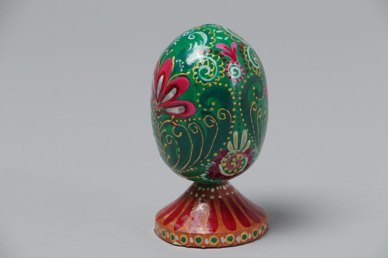 Joli œuf de Pâques en bois peint fait main vert et rose sur pied design  photo 2