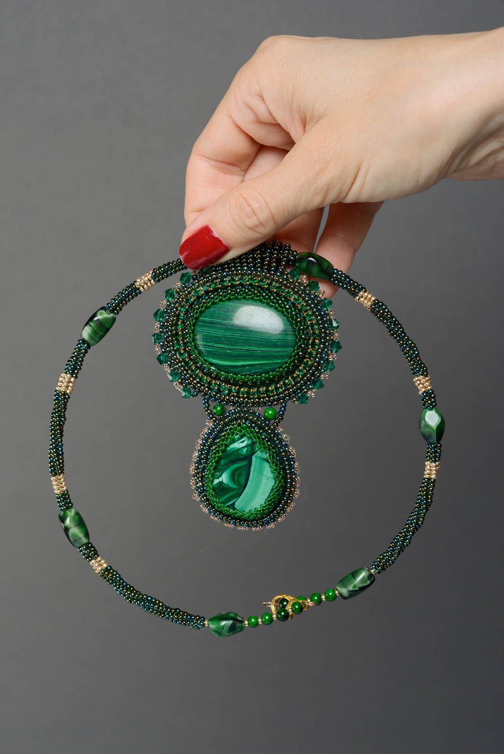 Ensemble de bijoux en perles de rocaille et malachite verts faits main 2 pièces photo 4