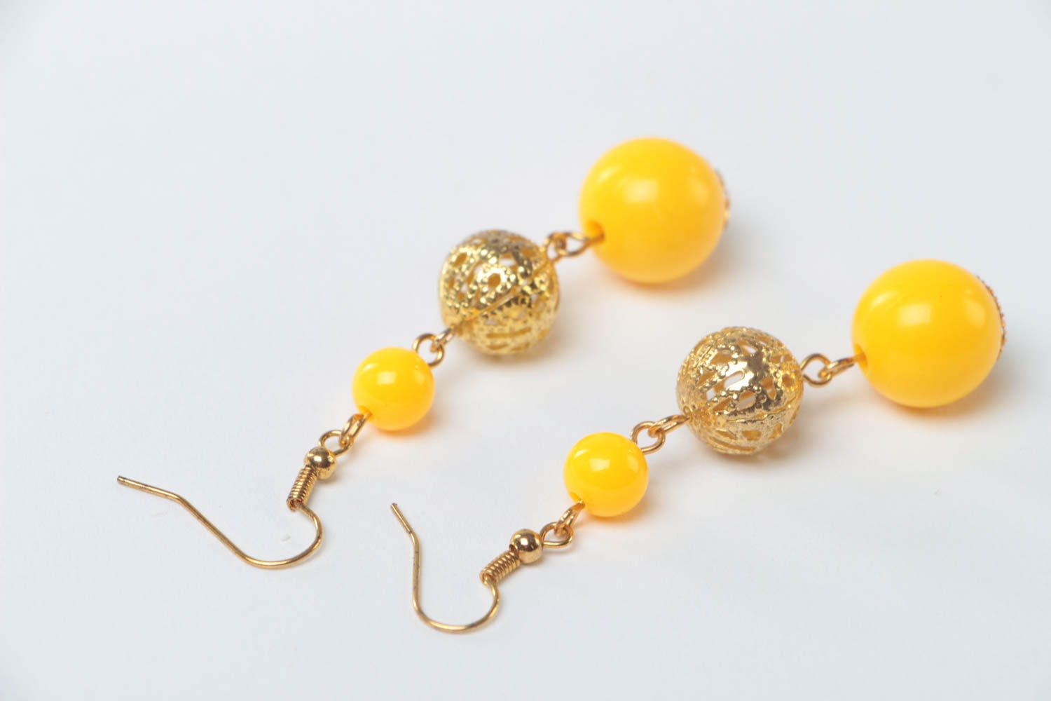 Juwelier Modeschmuck handmade Metall Ohrringe lang in Gelb handgemachte Ohrringe foto 4