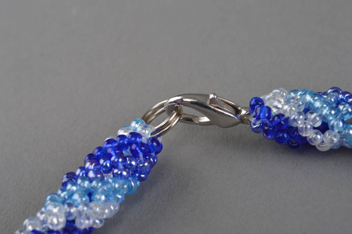 Ожерелье из бисера синее с голубым ручной работы авторское красивое женское фото 4