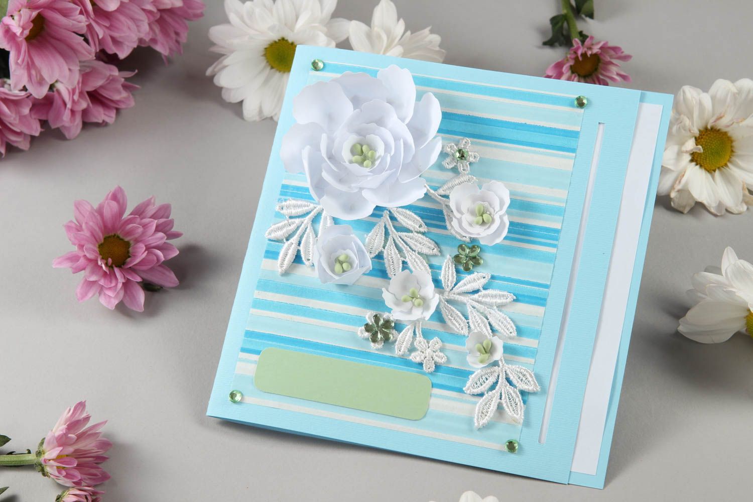 Tarjeta de felicitación celeste con flores postal hecha a mano regalo original foto 1