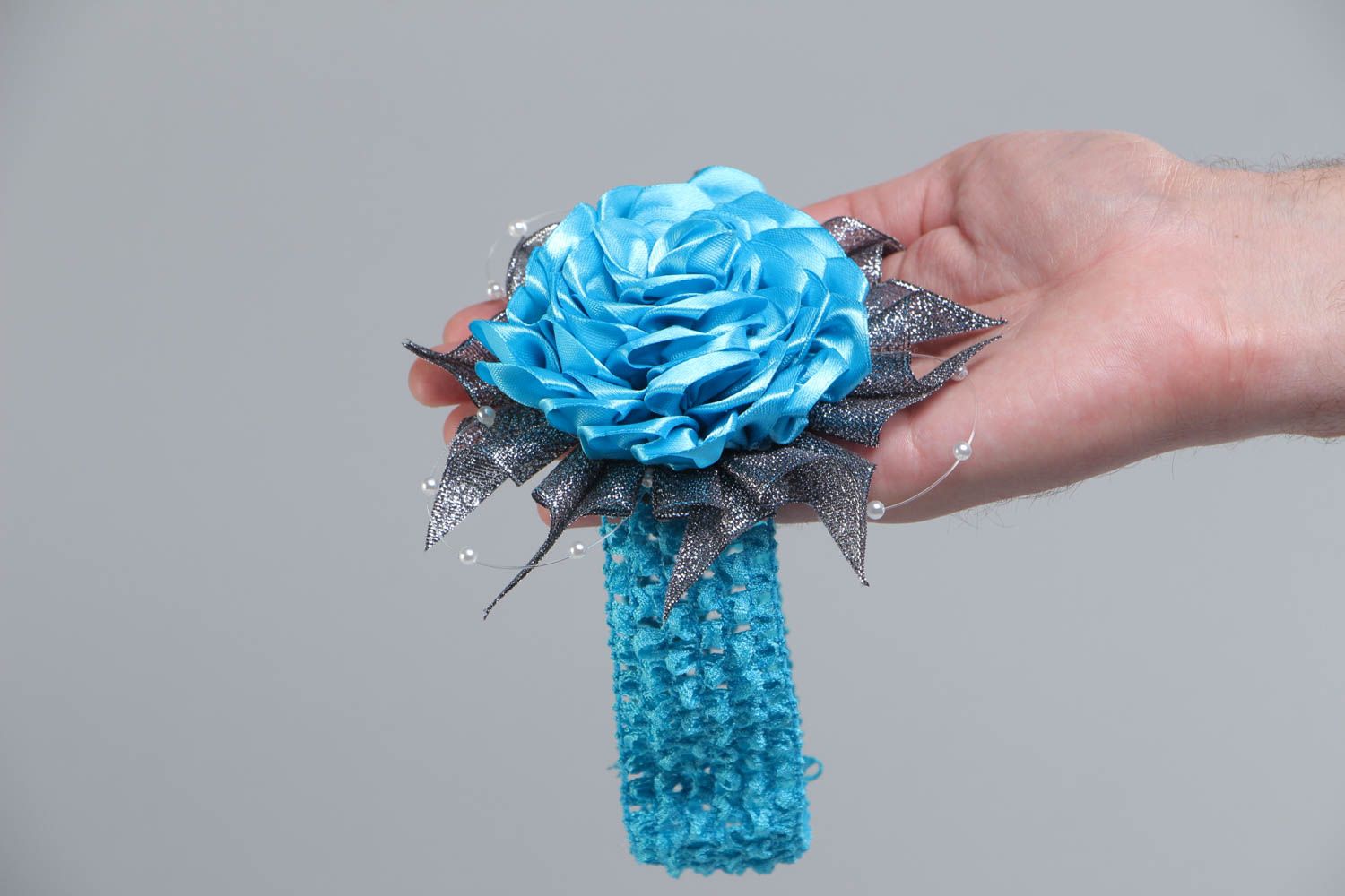 Banda para el pelo con flor de técnica kanzashi artesanal azul foto 5