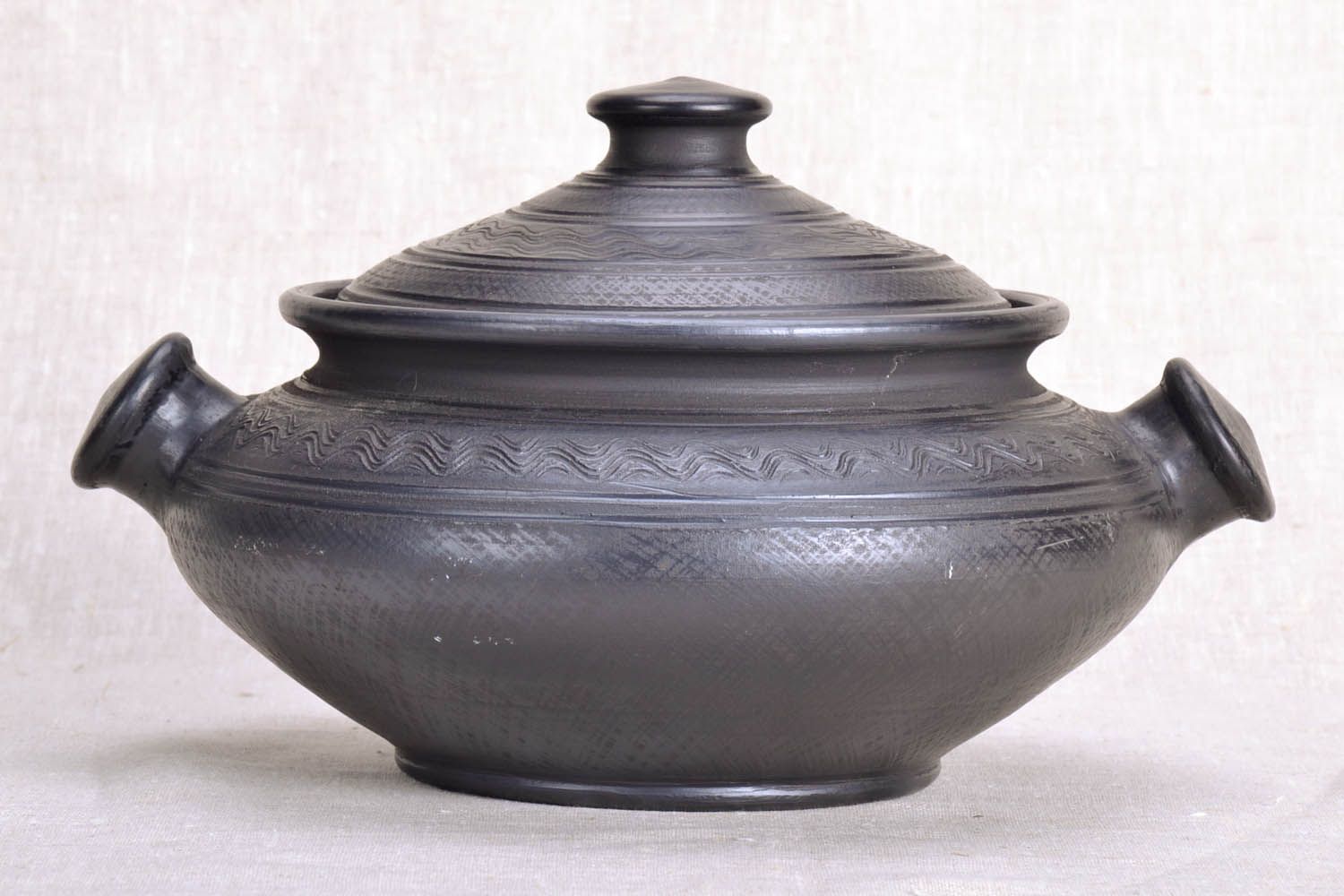 Pot en céramique noire fait main avec couvercle photo 2