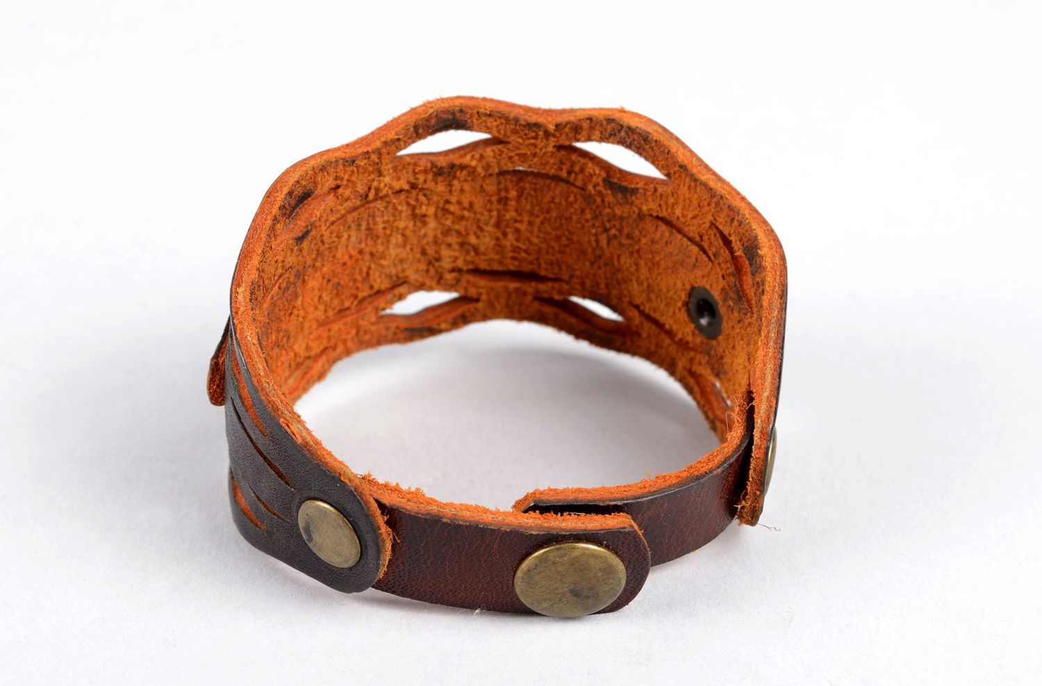 Pulsera de piel hecha a mano regalo original brazalete artesanal con botones foto 3