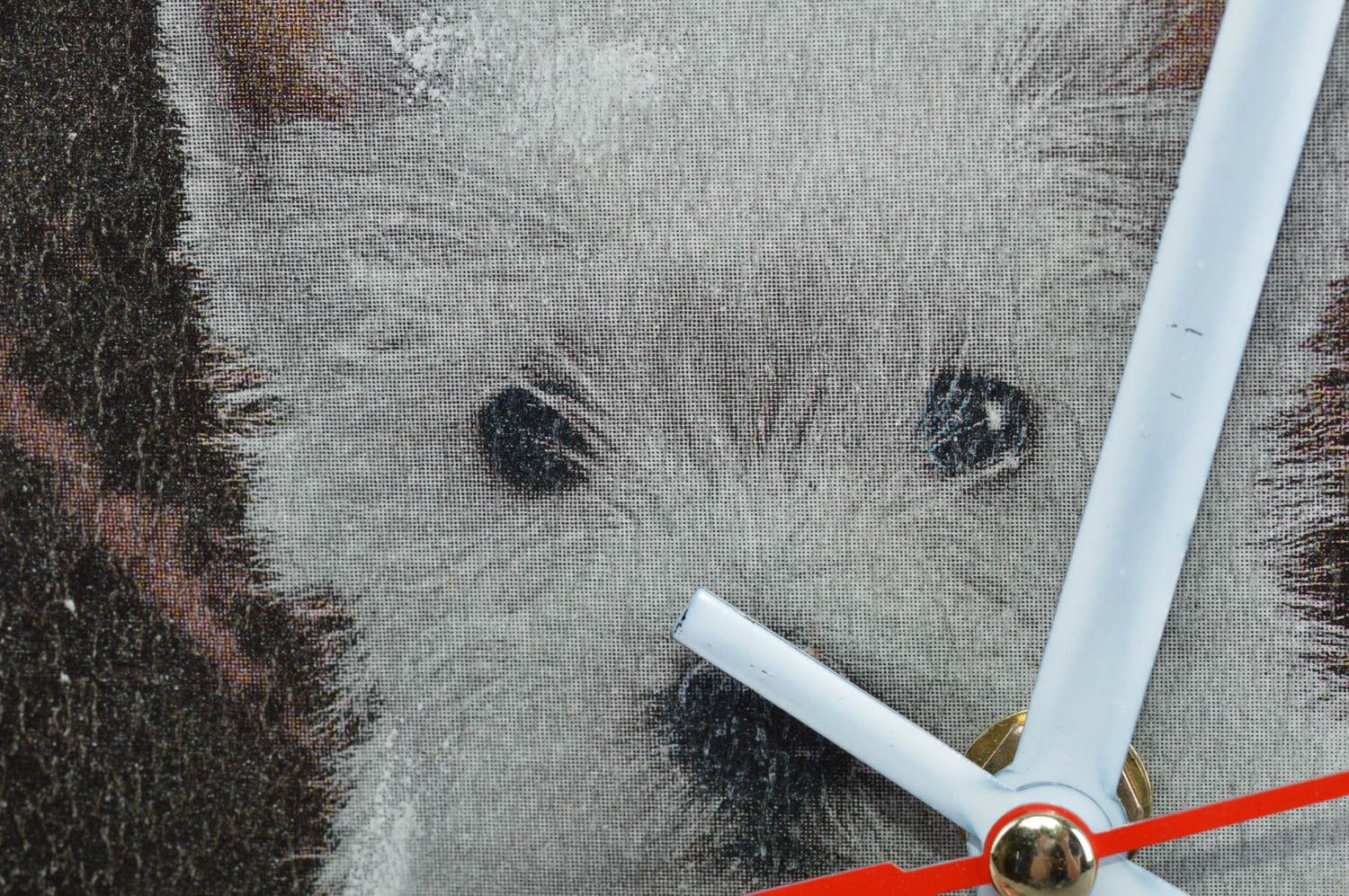 Exklusive runde handgemachte Wanduhr aus Spanplatte Decoupage Technik Hund foto 3