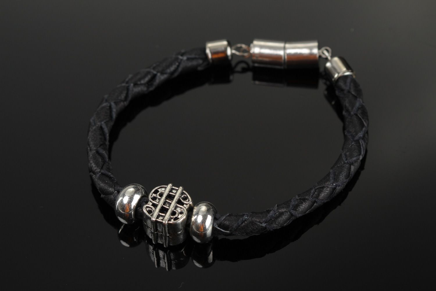 Плетеный браслет из натуральной кожи с металлическими вставками черный фото 1