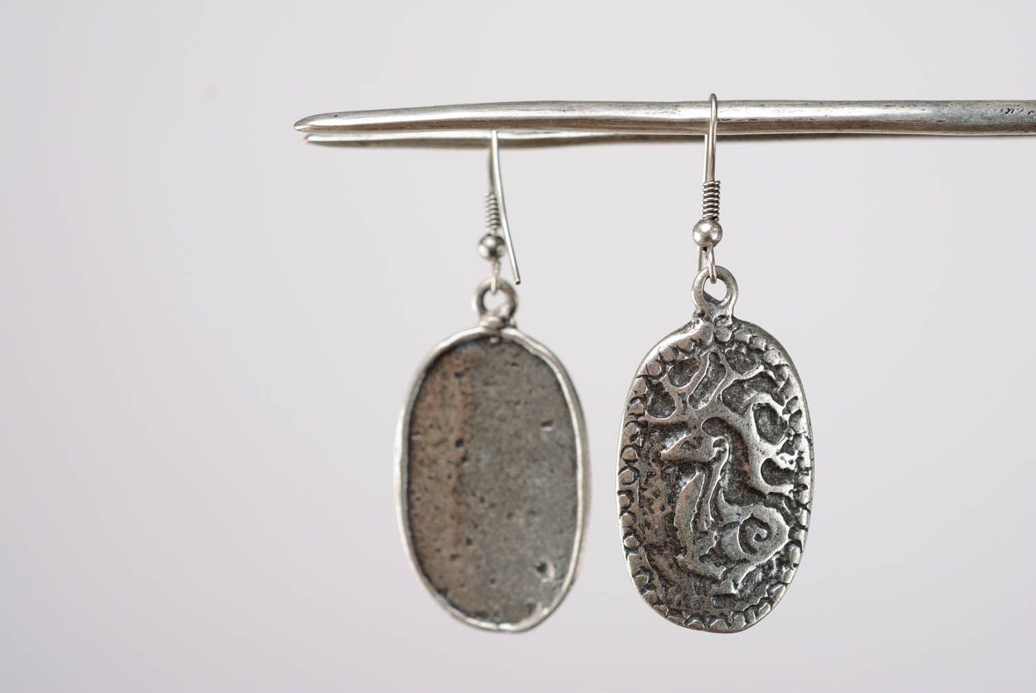 Oval earrings with pendants photo 3