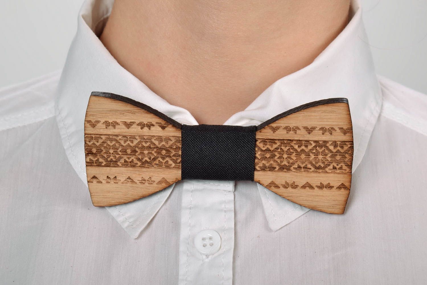 Wooden bow tie photo 5