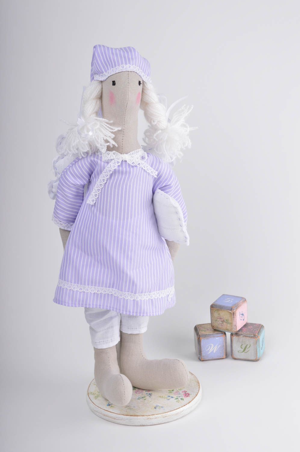 Muñeco de trapo peluche artesanal ángel de color lila decoración de dormitorio foto 1