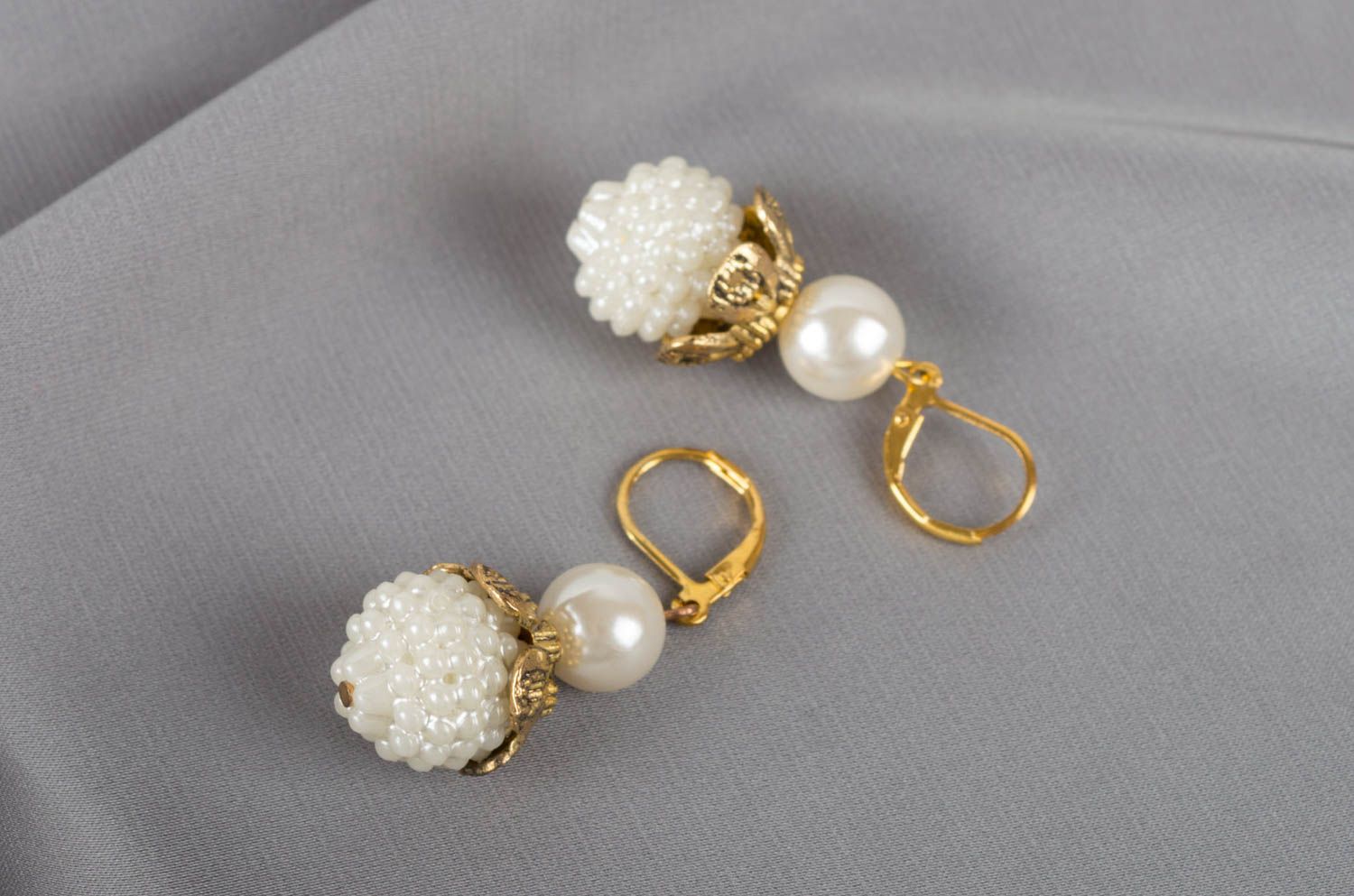 Boucles d'oreilles pendantes fait main Bijou mode blanc plastique Cadeau femme photo 1
