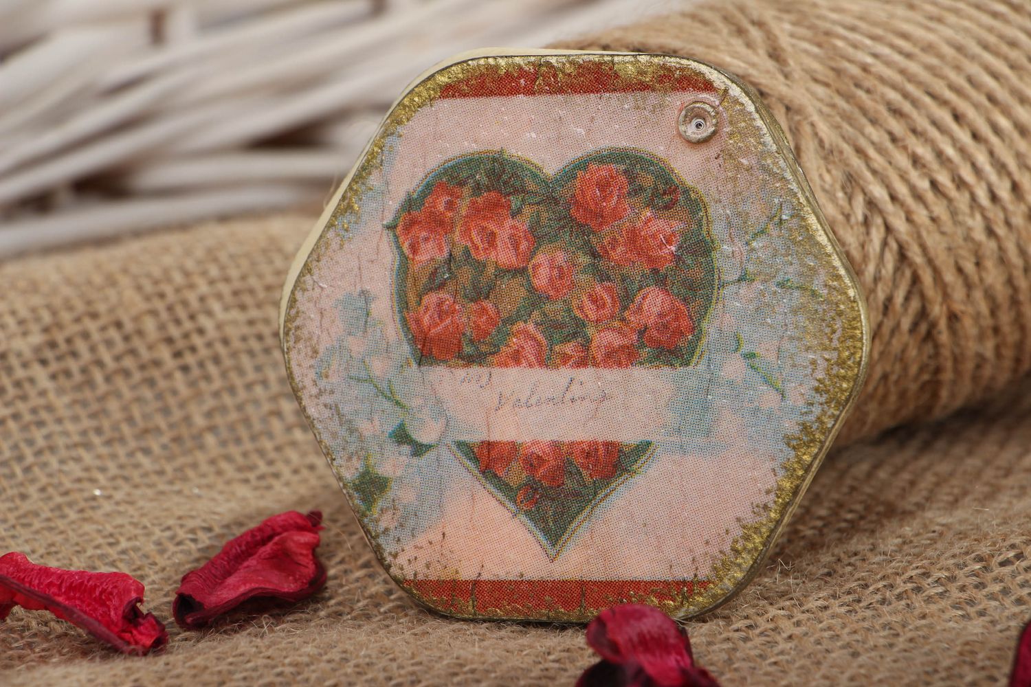Винтажное карманное зеркальце в оправе из дерева декупаж Сердце розы фото 5