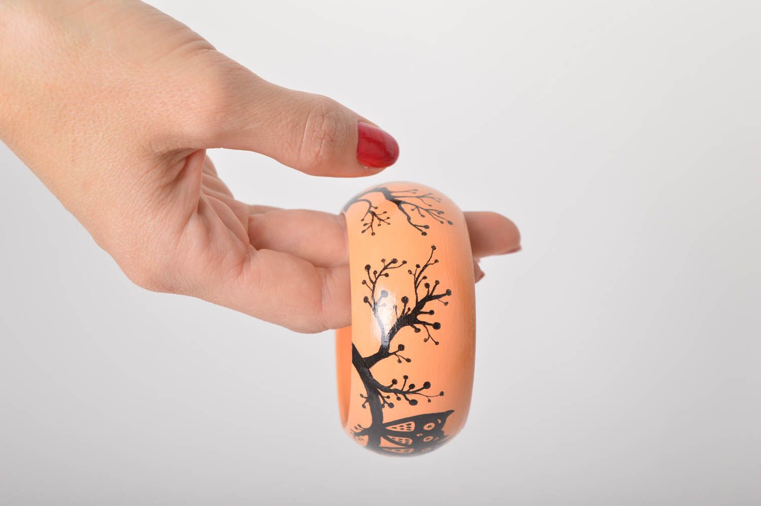 Браслет на руку ручной работы браслет с росписью украшение из дерева стильное фото 6