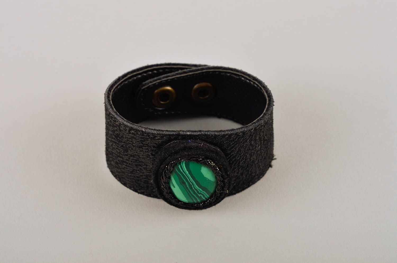 Кожаный браслет ручной работы браслет на руку украшение из кожи с камнем фото 2