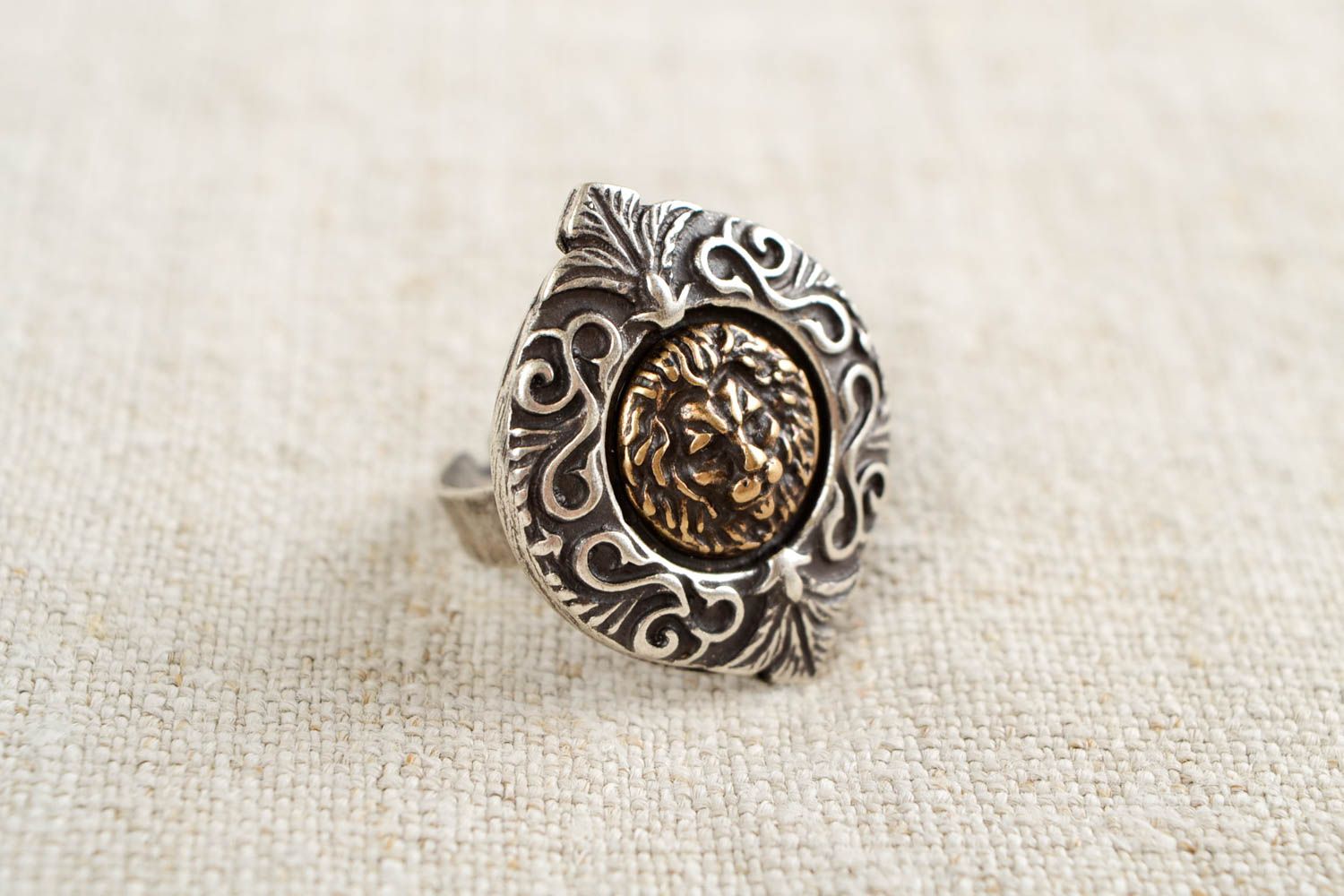 Кольцо ручной работы металлическое украшение золотой лев женский перстень фото 1