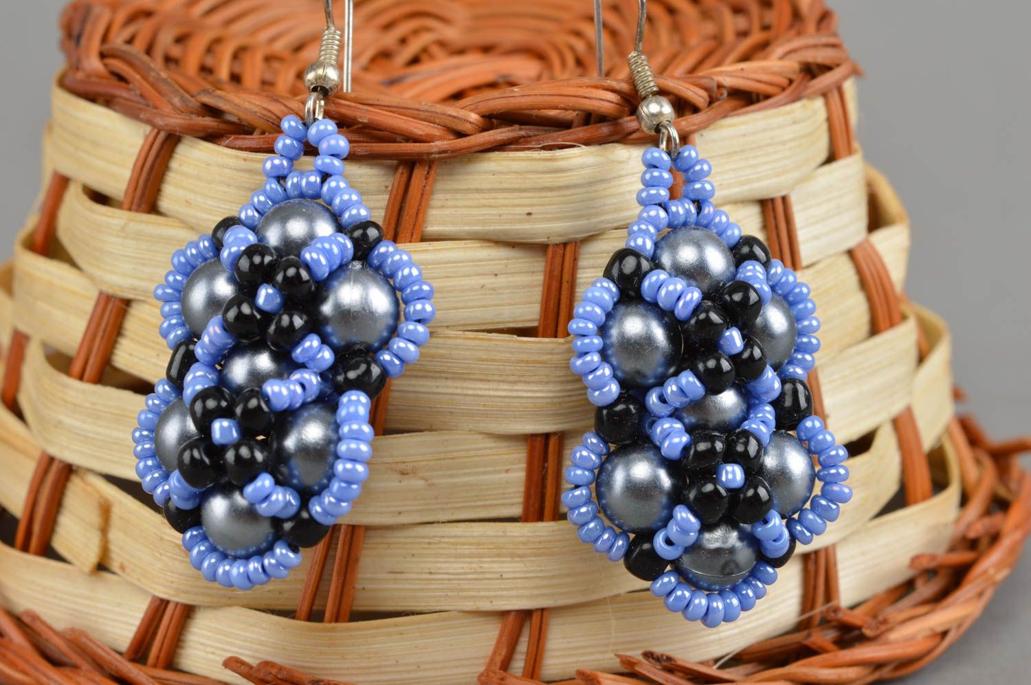 Boucles d'oreilles en perles de rocaille perles fantaisie bleu gris faites main photo 1