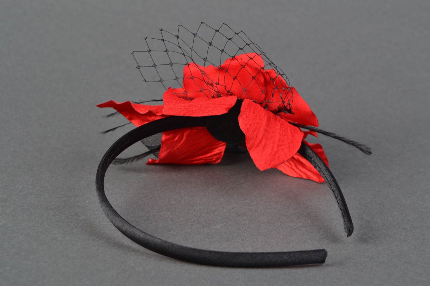 Serre-tête fleur rouge en rubans avec voile original fait main pour femme photo 4
