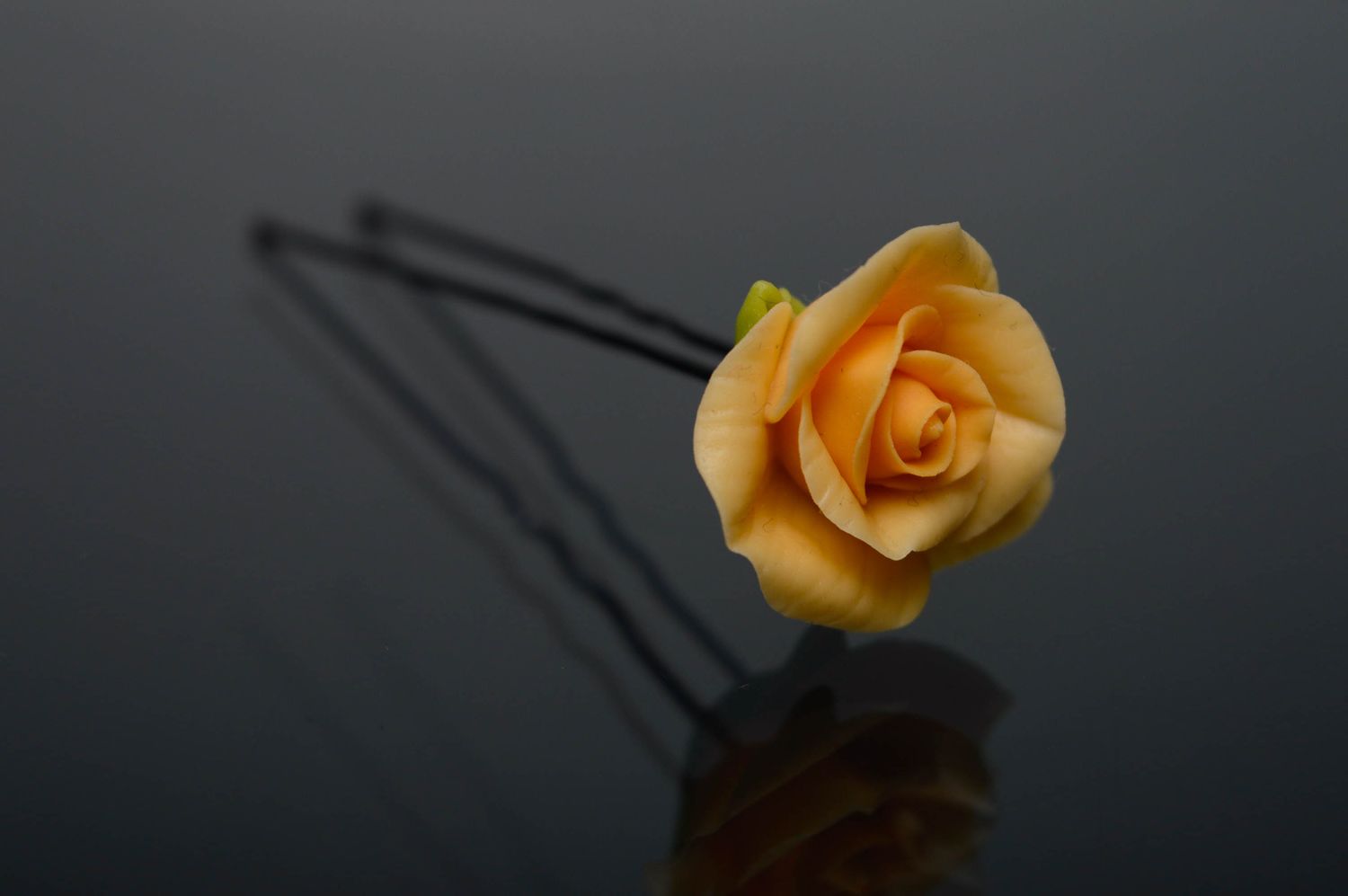 Haarnadel mit Rose aus kaltem Porzellan  foto 1