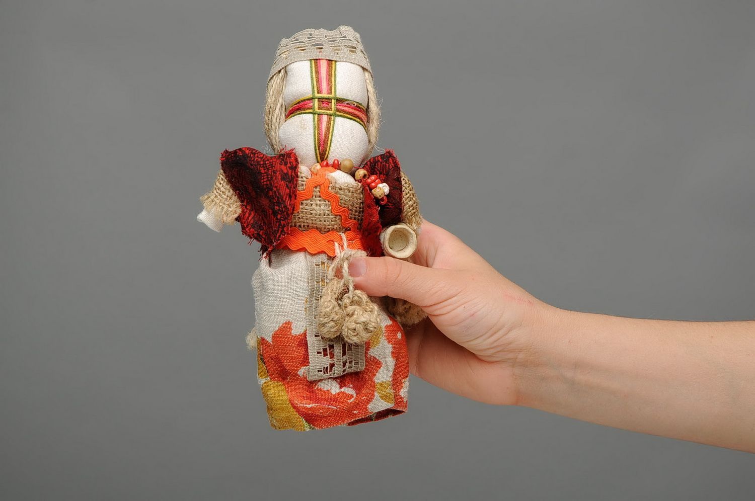 Bambola etnica di stoffa fatta a mano amuleto talismano giocattolo slavo lino foto 2