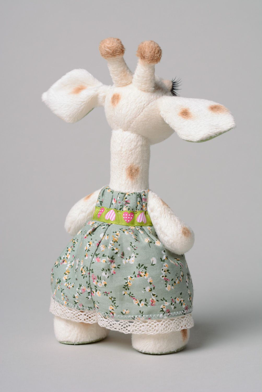 Jouet mou Girafe en peluche original vêtue d'une robe en coton fait main photo 3