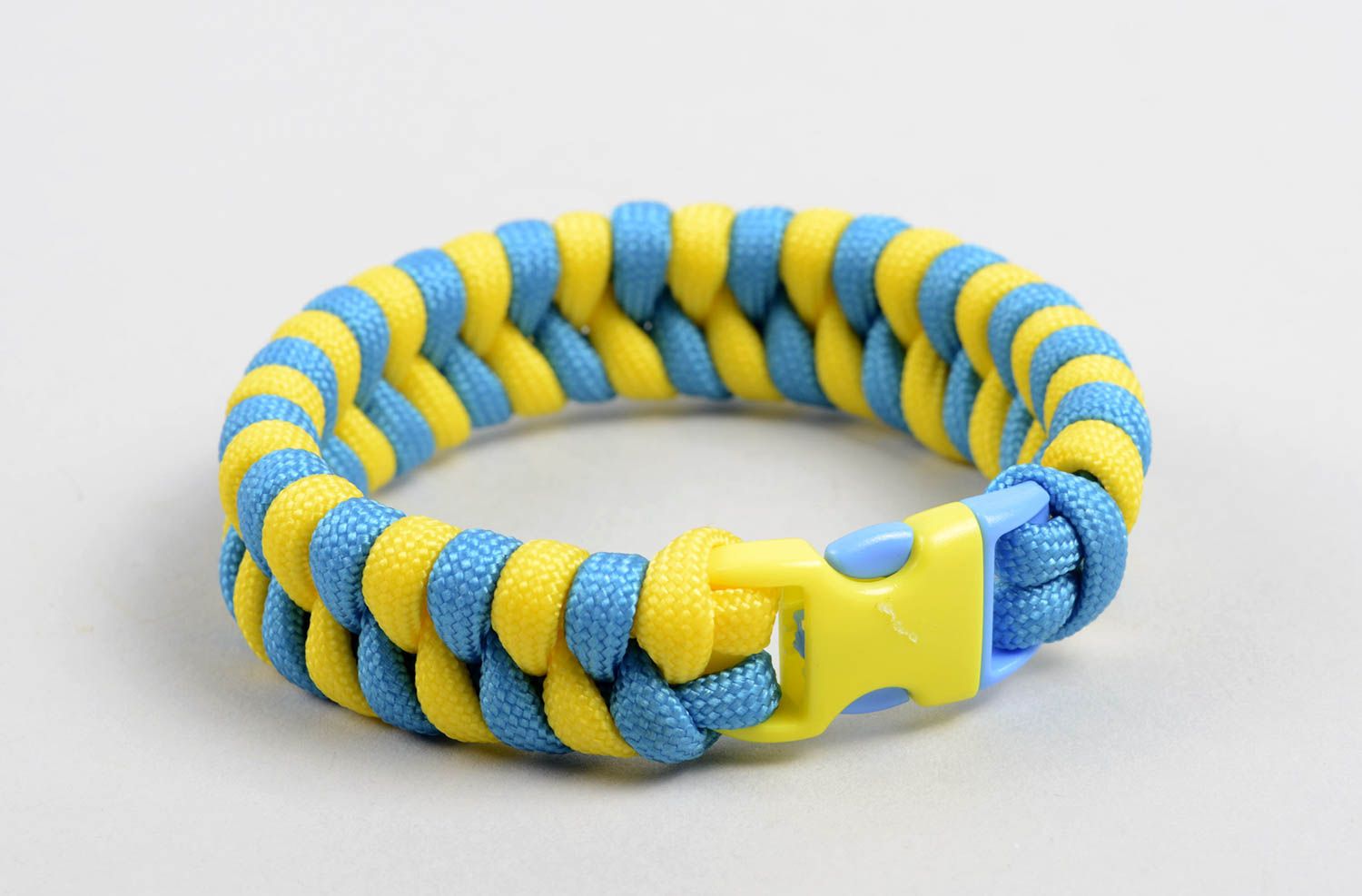 Beautiful handmade woven bracelet paracord bracelet survival tips gift ideas photo 2