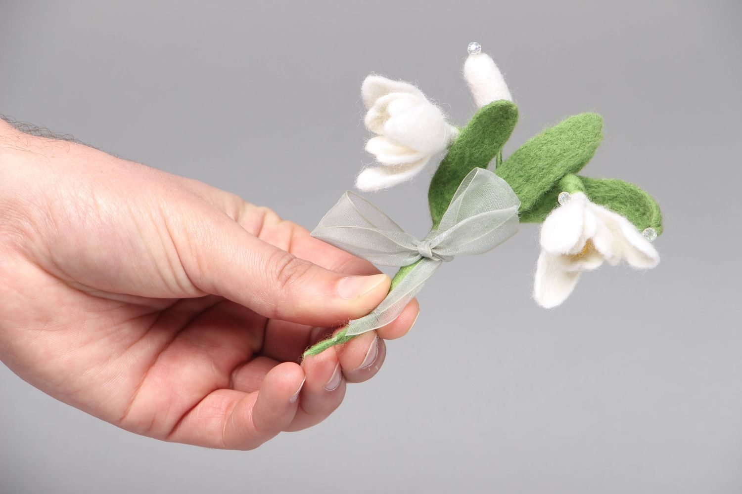 Broche flor de fieltro Campanilla de invierno foto 4