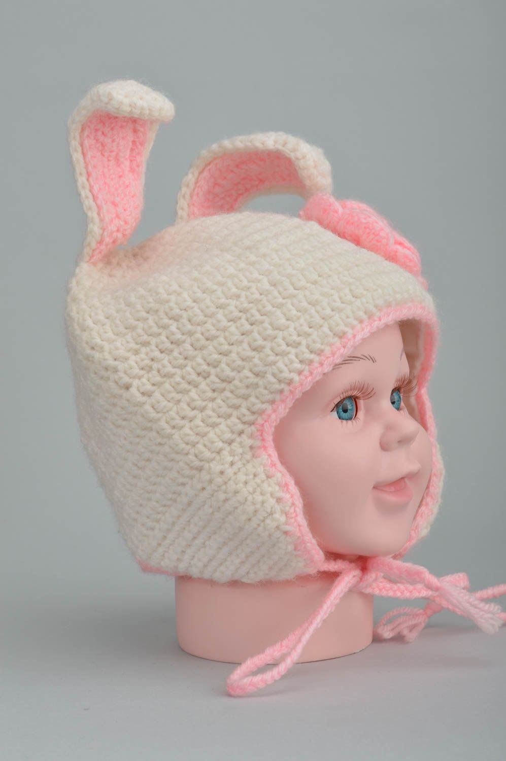 Bonnet tricoté pour bébé fait main blanc avec rose en fils de laine et coton photo 5
