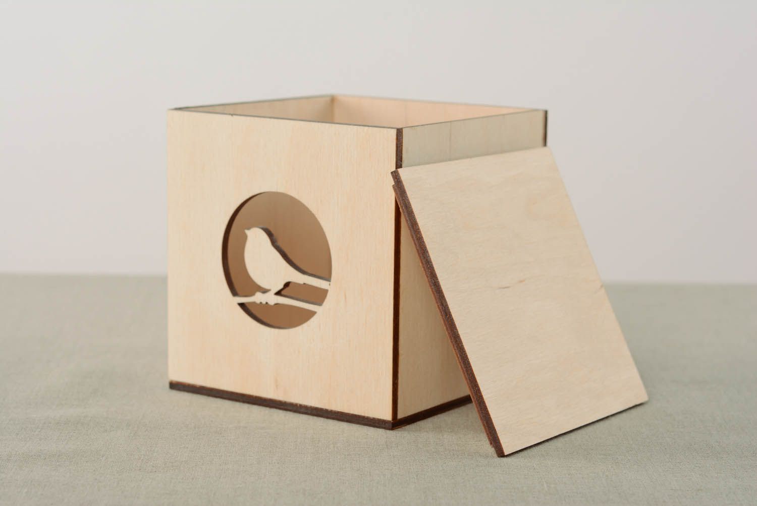 Boîte en bois brut Coffret à bijoux avec oiseau  photo 1