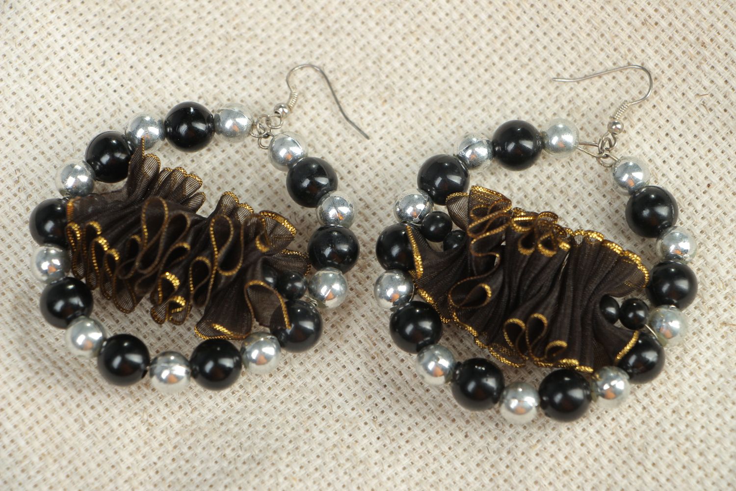 Grandes boucles d'oreilles pendantes en perles fantaisie et ruban faites main photo 4