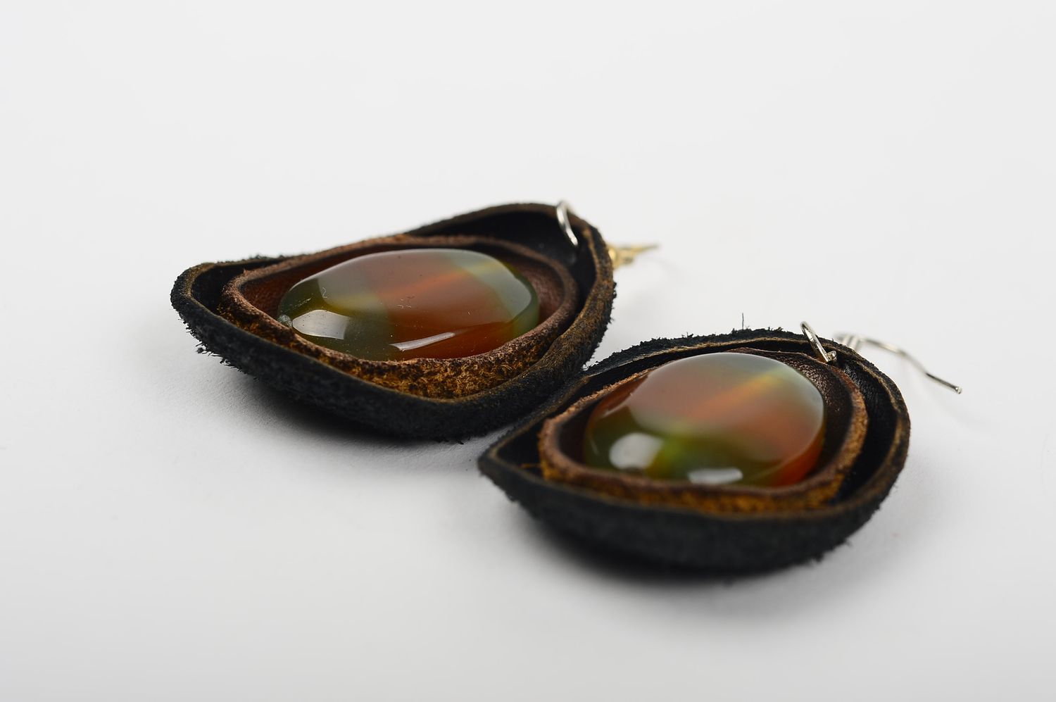 Серьги из кожи украшение ручной работы серьги с натуральным камнем красивые фото 4