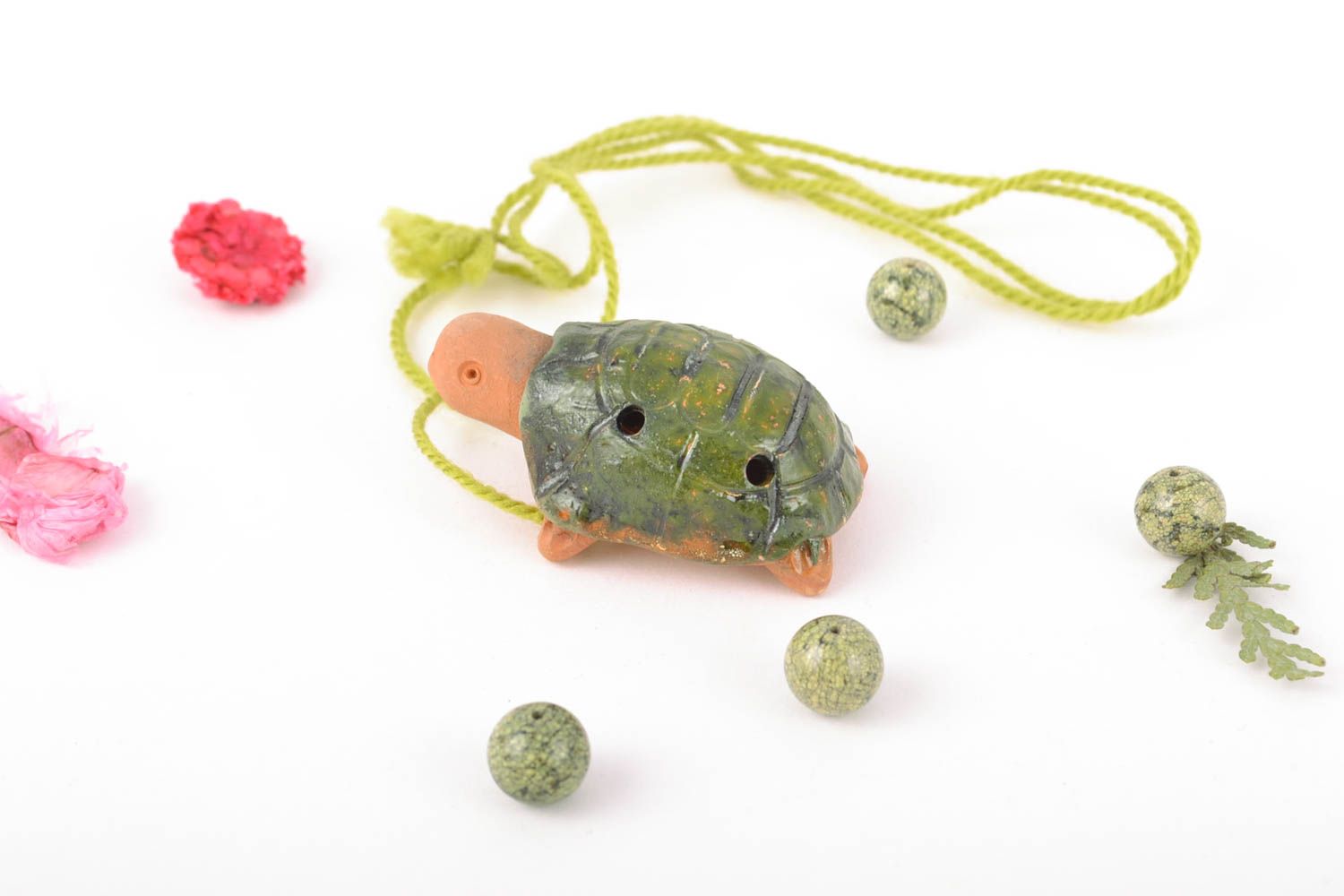 Sifflet en terre cuite en forme de tortue vert fait main original pour enfant photo 1