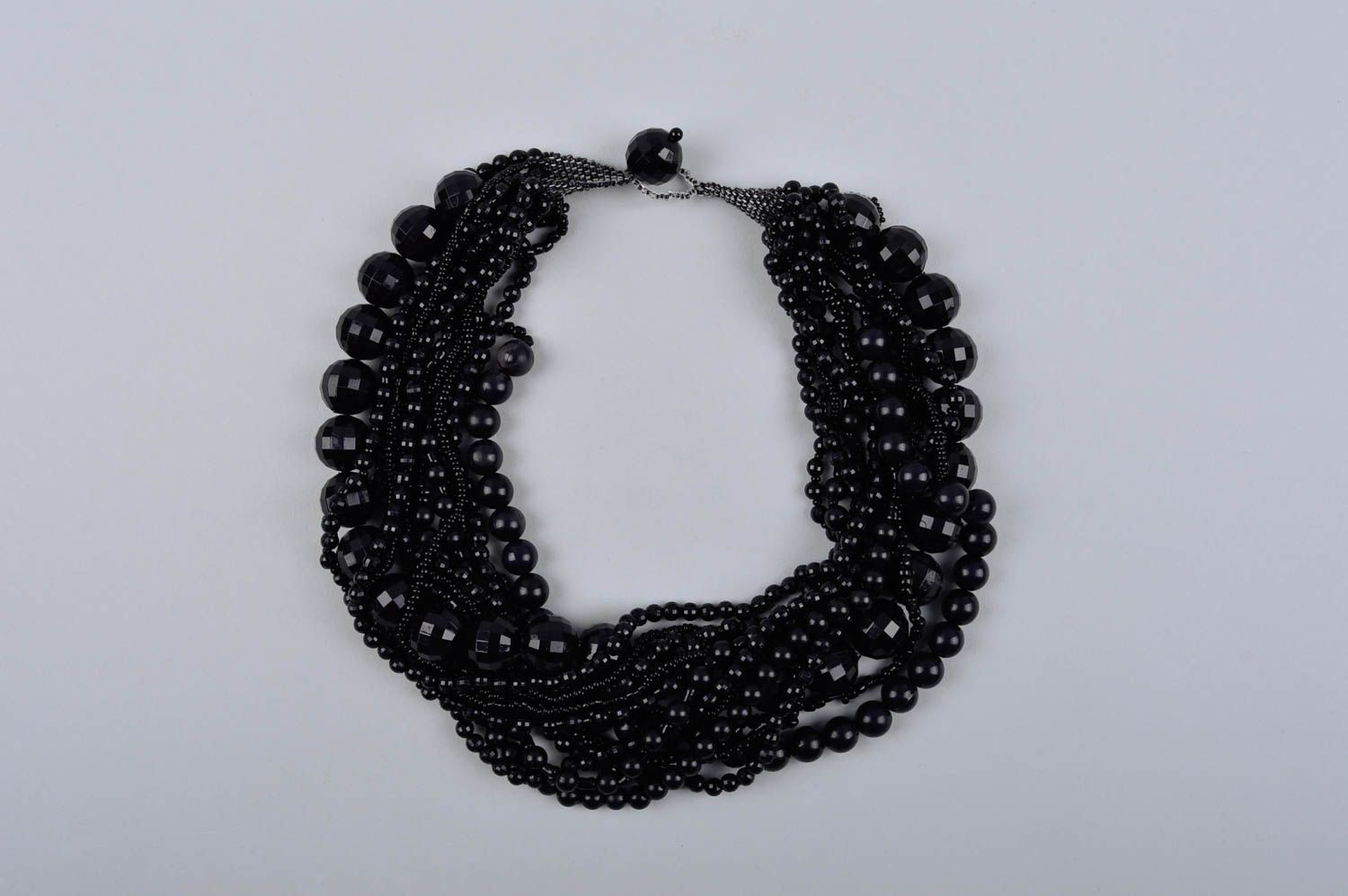 Черное украшение ручной работы массивное колье из бисера ожерелье из бисера фото 2
