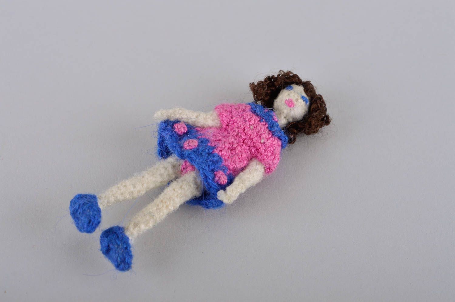 Мягкая игрушка куклы ручной работы кукла крючком интерьерная Девочка в платье фото 4