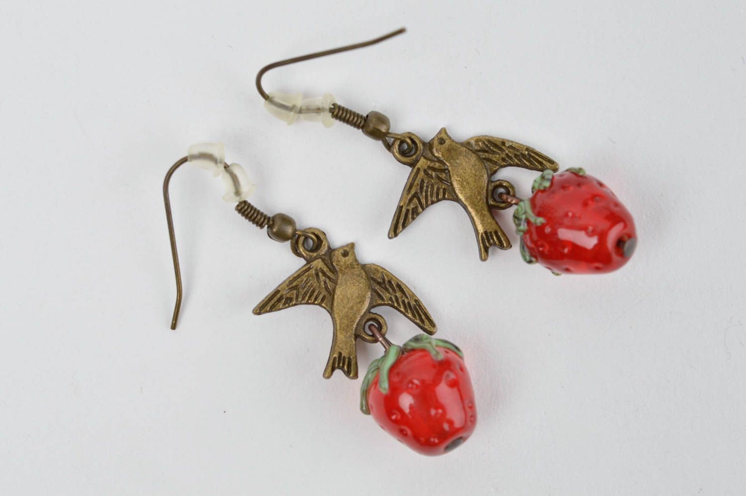 Handgemachte Glas Ohrringe Damen Schmuck Accessoire für Frauen Vögel mit Beeren  foto 2