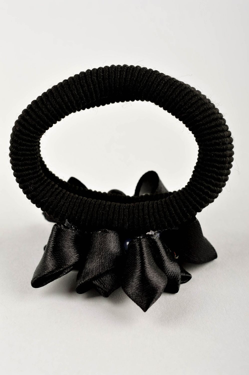 Élastique à cheveux fait main Accessoire coiffure fleur noire Cadeau pour femme photo 5