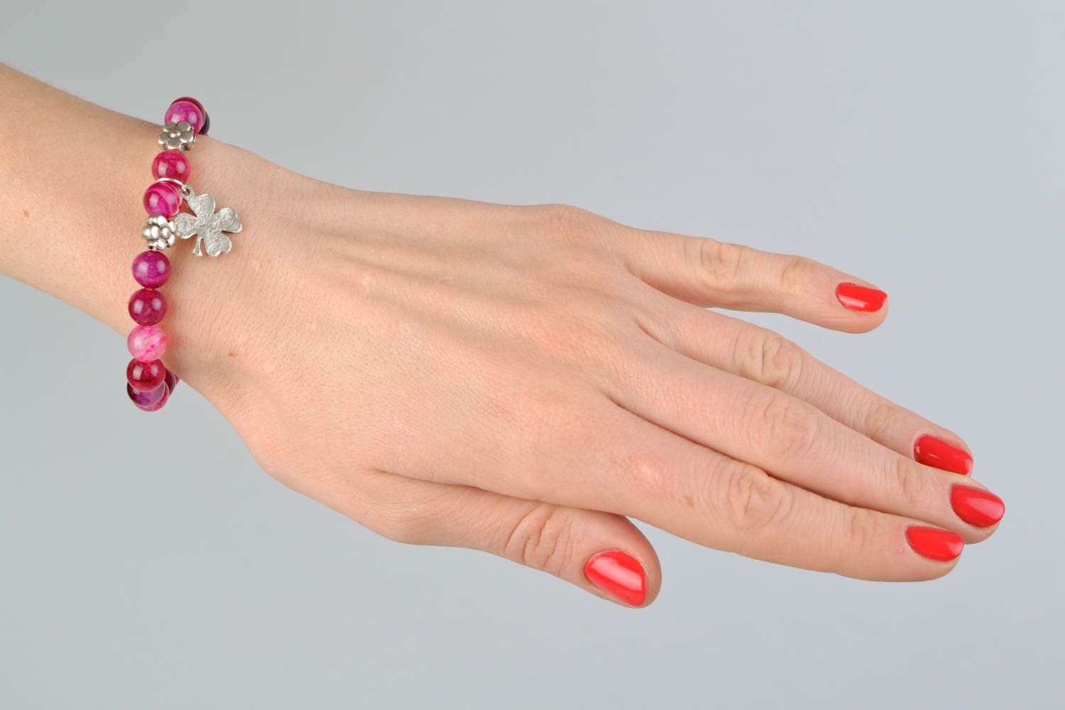 Bracelet en agate avec pendeloque fait main rose Trèfle original pour femme photo 2