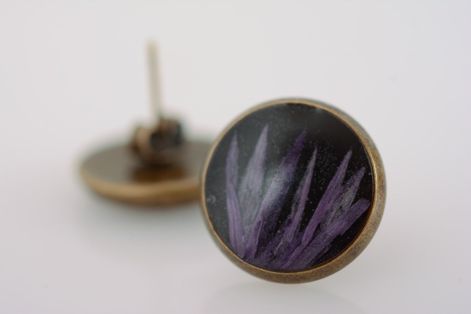 Handmade round black stud earrings with dried flower embedded in epoxy resin photo 2
