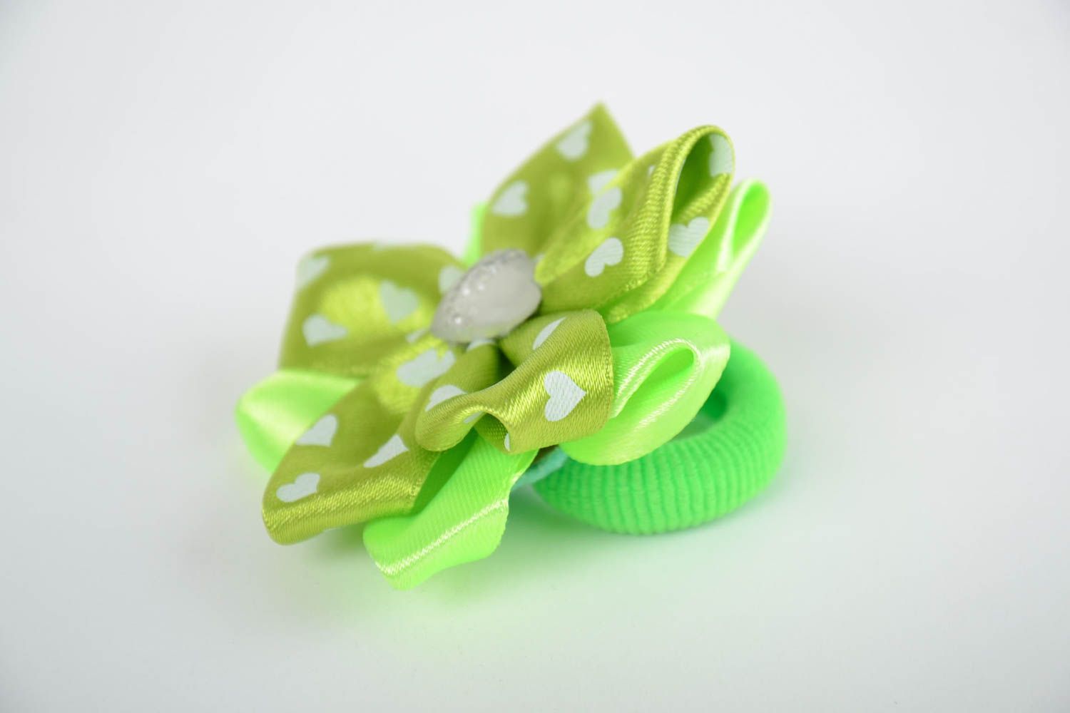 Elastico verde con fiore per capelli fatto a mano elastico di nastro 
 foto 2