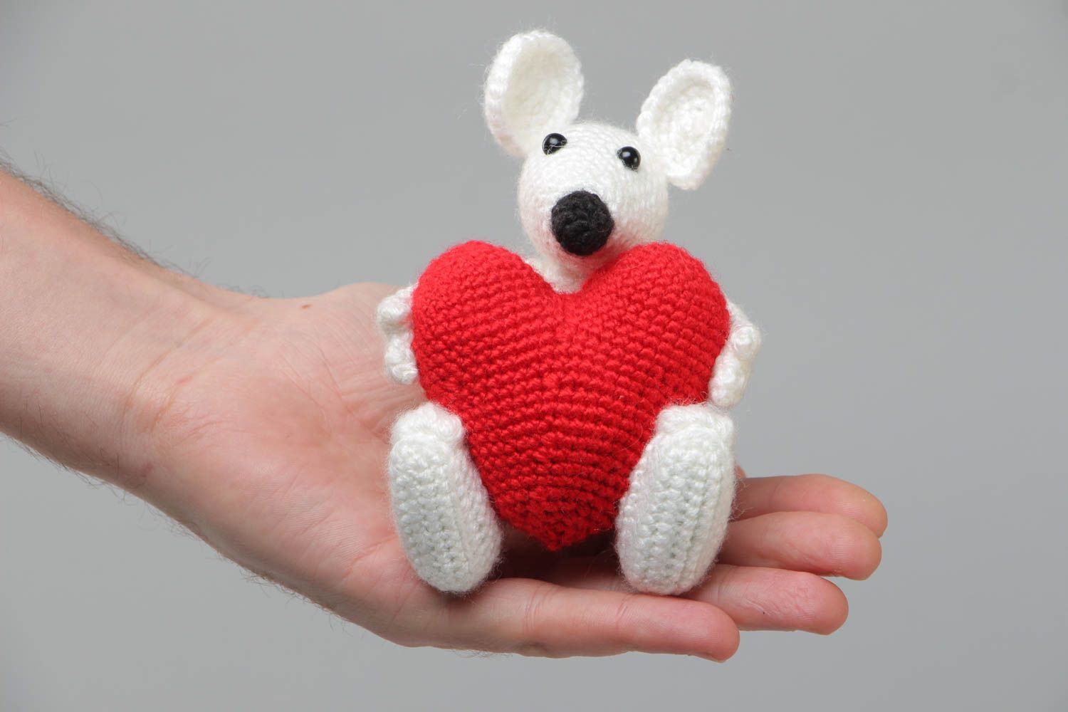 Handmade soft toy crocheted of acrylics in the shape of white mouse with heart photo 5