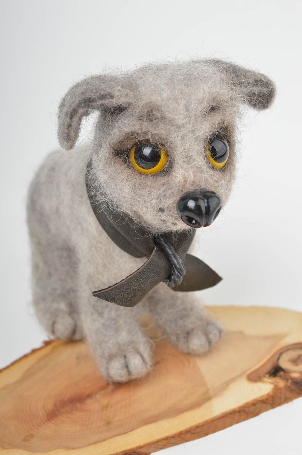 Handmade Designer Spielzeug Haus Dekoration Deko Figur aus Wolle gefilzt Welpe foto 1