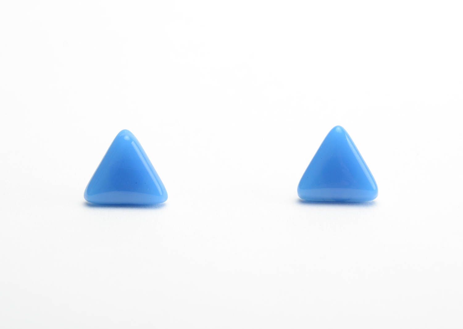 Boucles d'oreilles en verre faites main puces bleues originales triangles photo 5