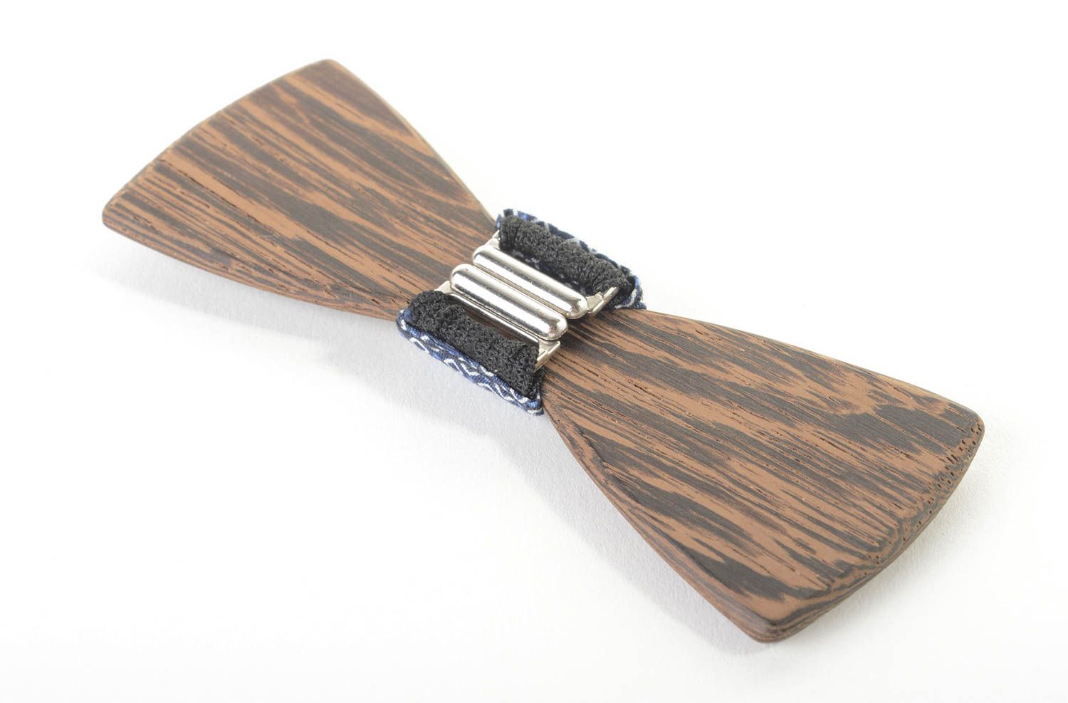 Braune schöne Fliege aus Holz handmade Accessoire für Männer Krawatte Fliege foto 3