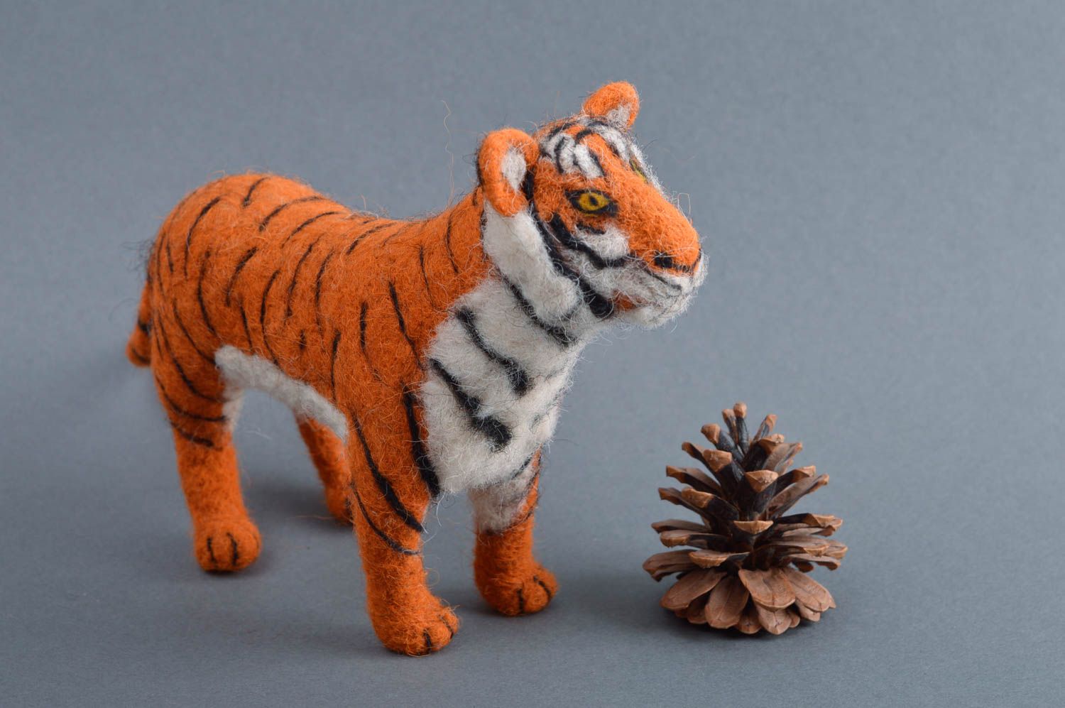 Jouet tigre Peluche faite main en laine feutrée originale Cadeau pour enfant photo 1