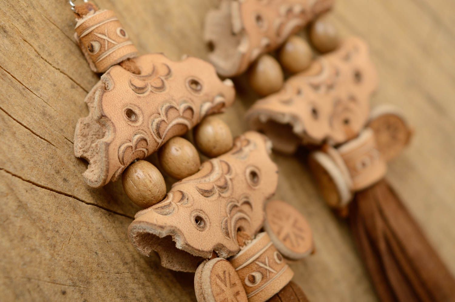 Boucles d'oreilles en perles de bois et cuir naturel faites main style ethnique photo 2