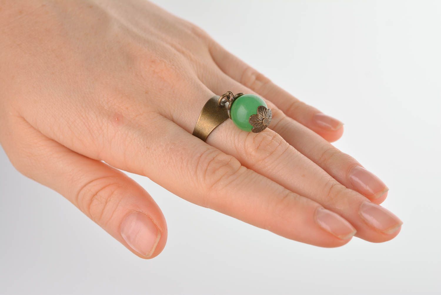 Украшение ручной работы красивое кольцо с бусиной необычное кольцо зеленое фото 3