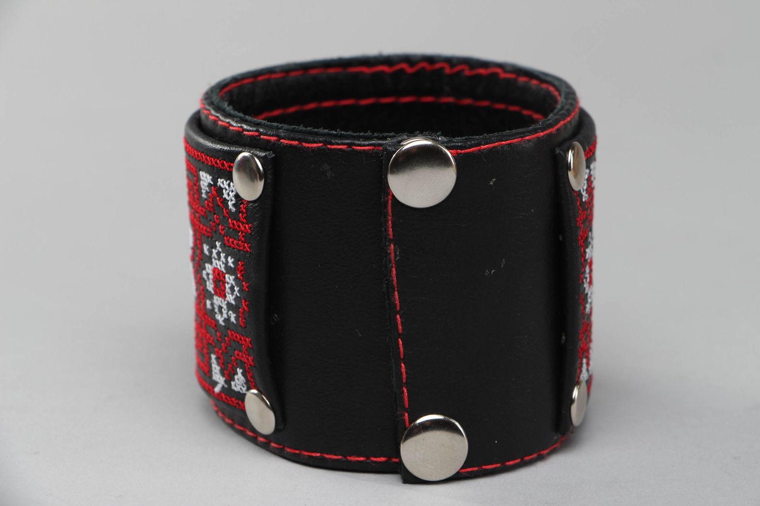 Leather bracelet with embroidery photo 2