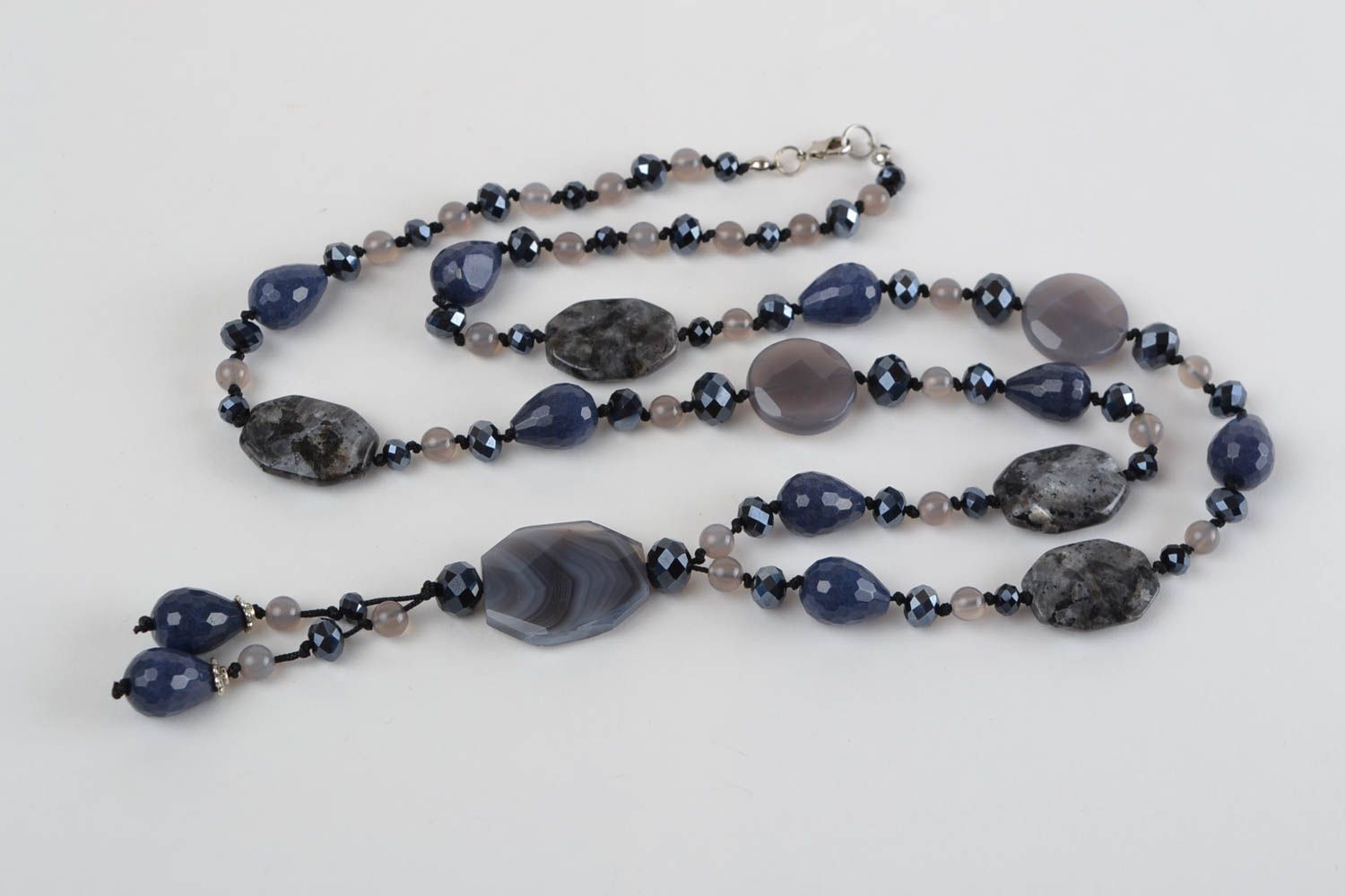 Langes Collier aus echten Steinen dunkelgrau schön handmade Schmuck für Frauen foto 5