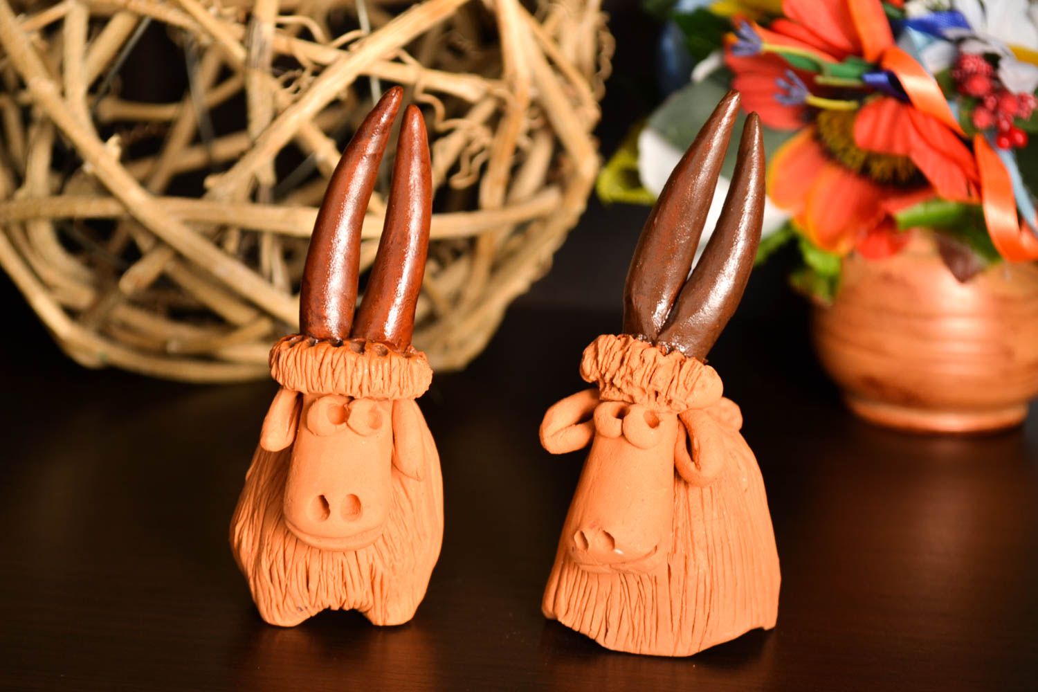 Statuine fatte a mano in ceramica set di due animali divertenti piccoli foto 1