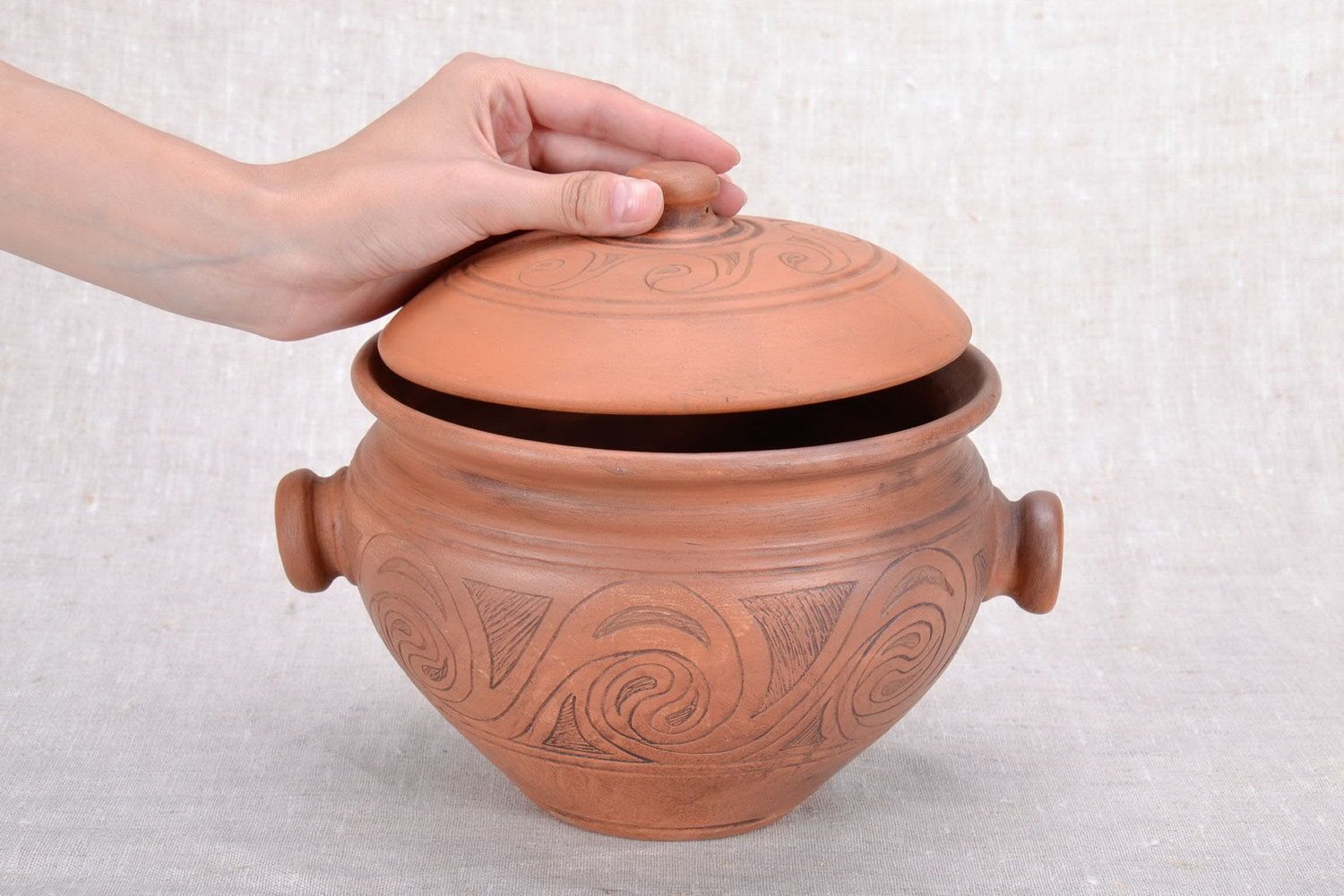 Pot en argile avec couvercle artisanal photo 5