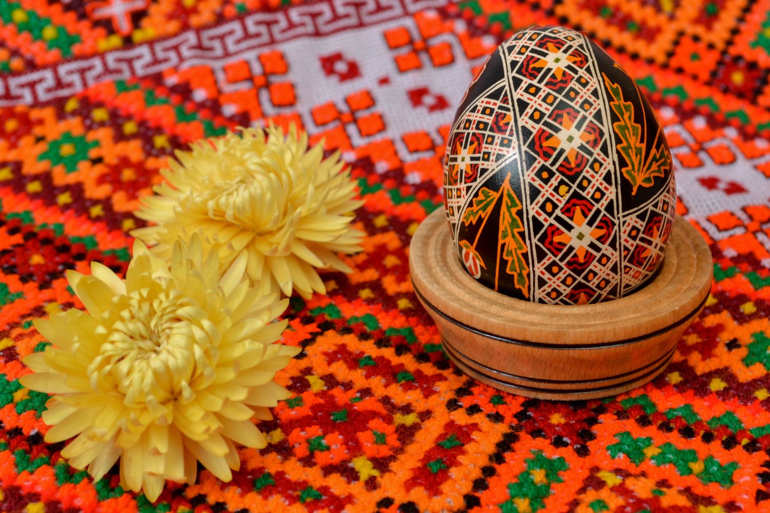 Painted Easter chicken egg with flowers photo 5